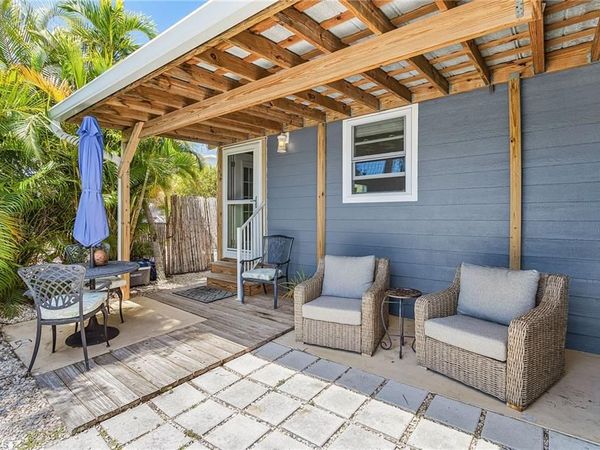 3954 Dewberry LN , ST. JAMES CITY, FL 33956