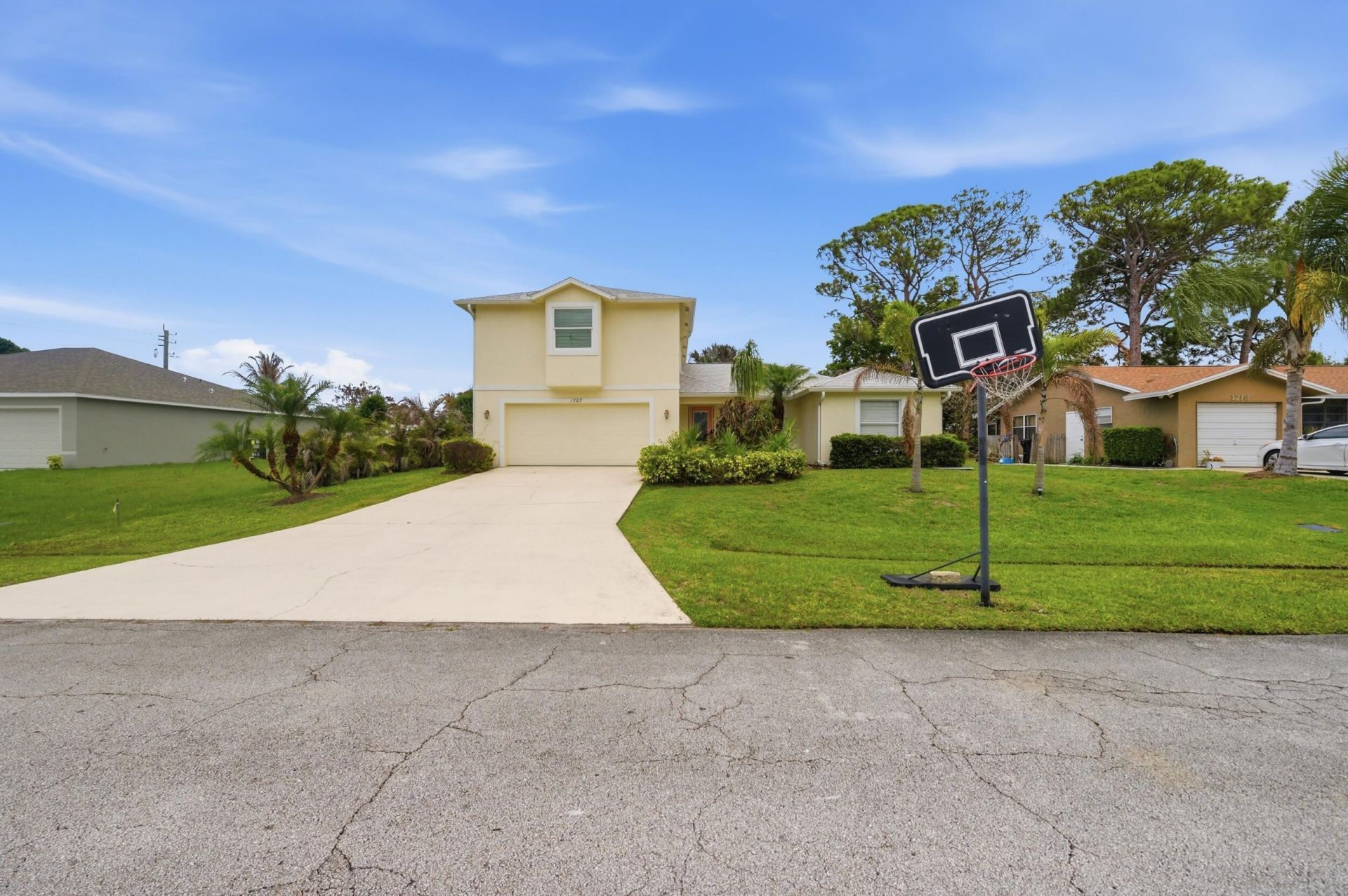 1707 SE Manth Lane, Port Saint Lucie, FL 34983 Photo