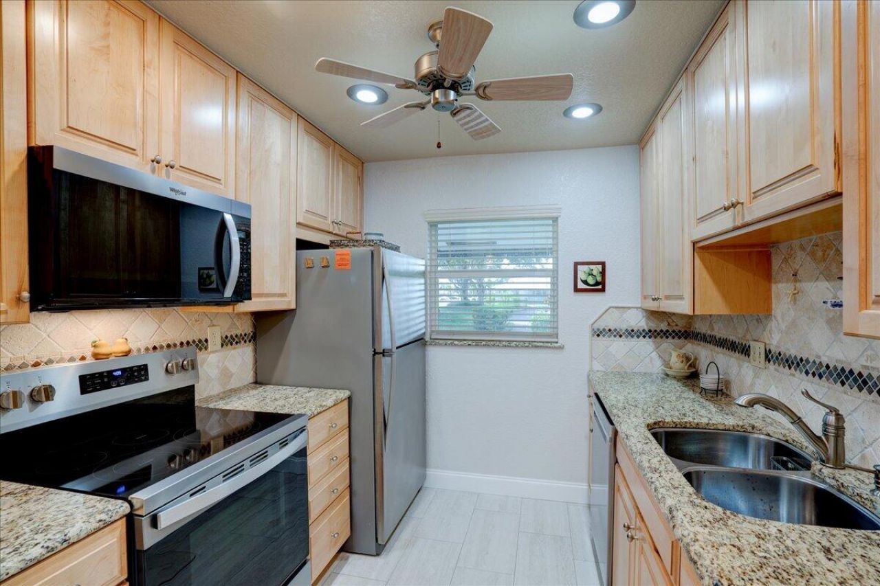 100 Leisure Lake Circle, Unit 109, Boynton Beach, FL 33426 Photo