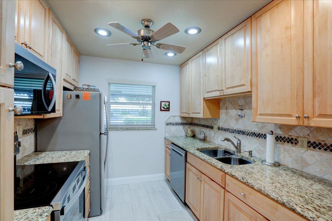 100 Leisure Lake Circle, Unit 109, Boynton Beach, FL 33426 Photo