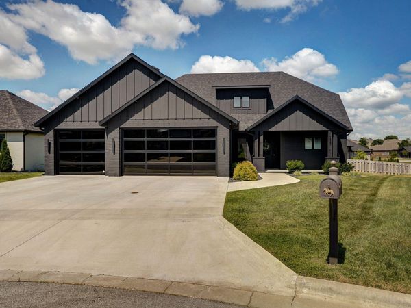 1527 N Edgemont Circle , Springfield, MO 65802