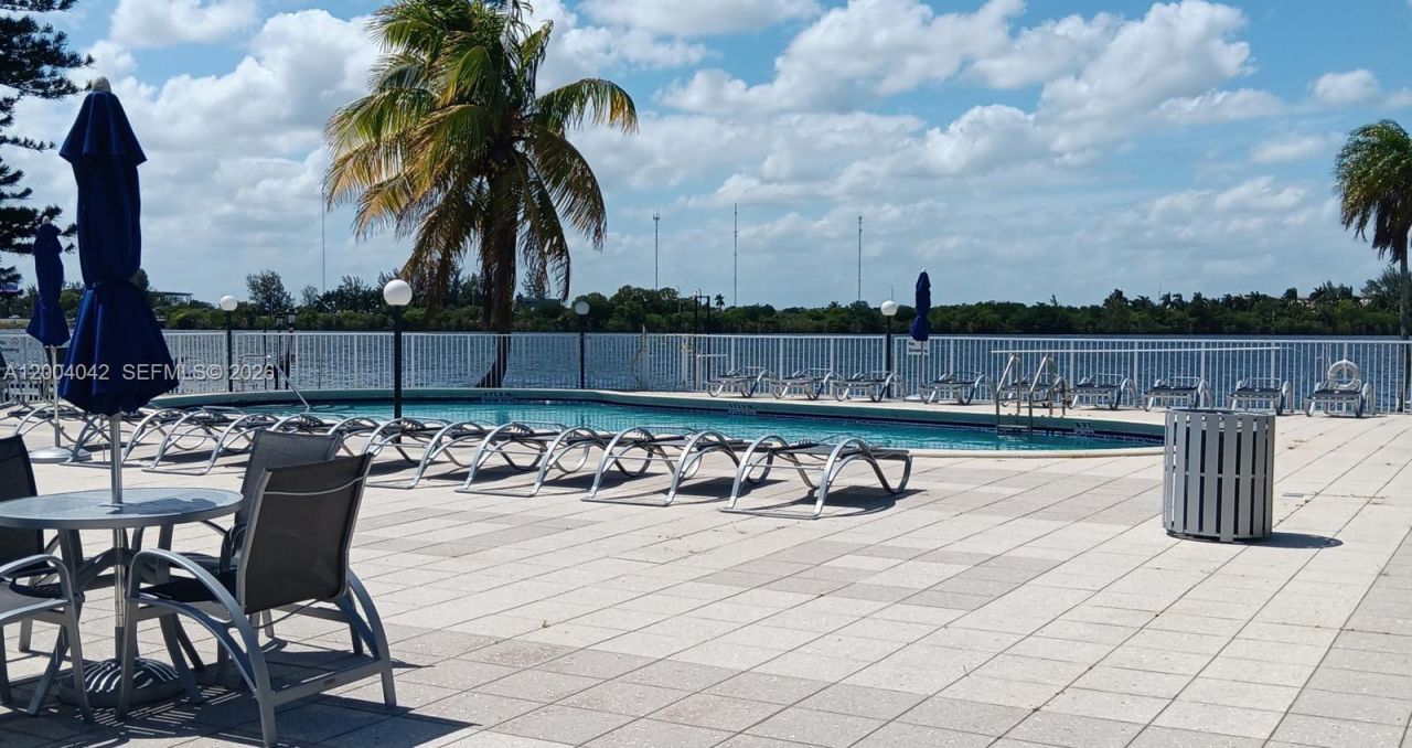 1075 NE Miami Gardens Dr, Unit 306, Miami, FL 33179 Photo