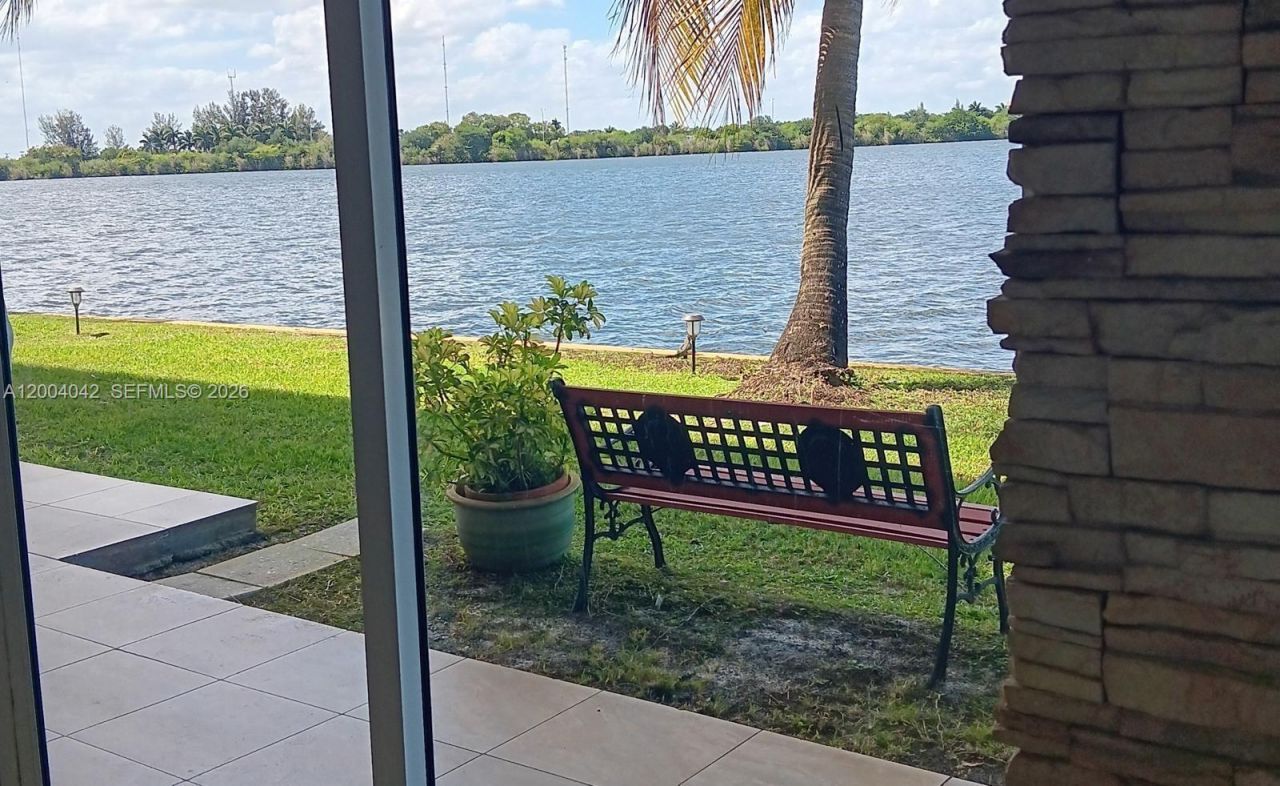 1075 NE Miami Gardens Dr, Unit 306, Miami, FL 33179 Photo