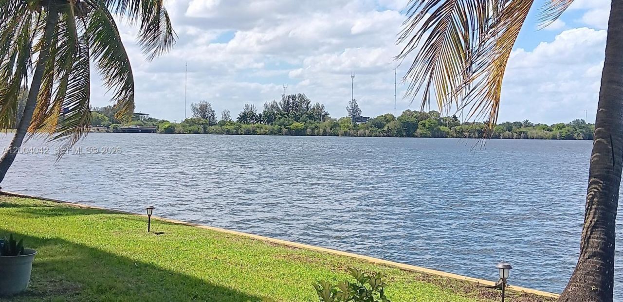 1075 NE Miami Gardens Dr, Unit 306, Miami, FL 33179 Photo