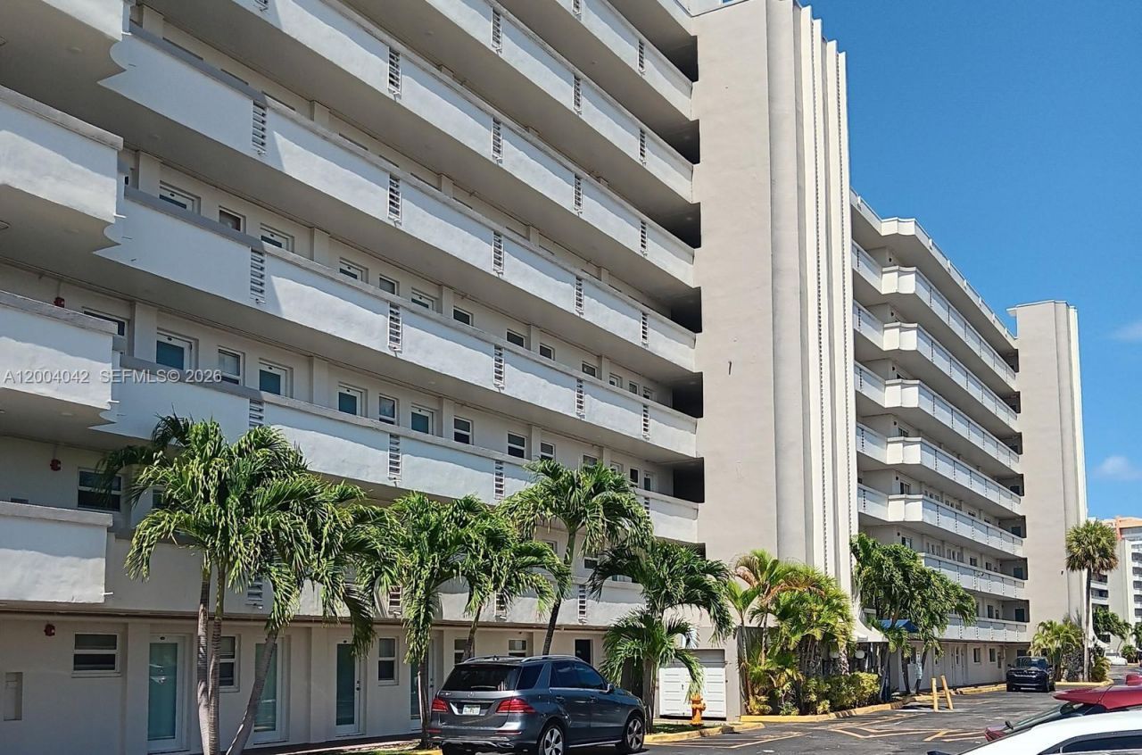 1075 NE Miami Gardens Dr, Unit 306, Miami, FL 33179 Photo