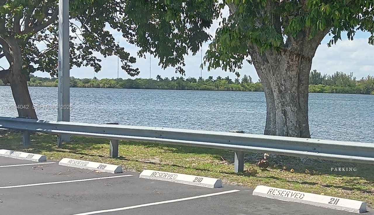 1075 NE Miami Gardens Dr, Unit 306, Miami, FL 33179 Photo