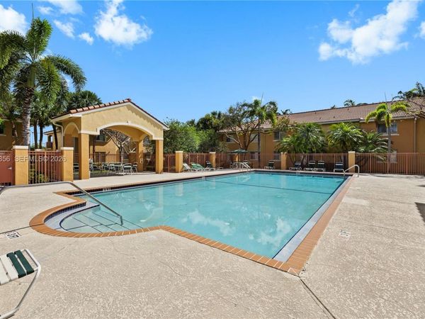 631 NW 79th Ter , Unit 204, Pembroke Pines, FL 33024