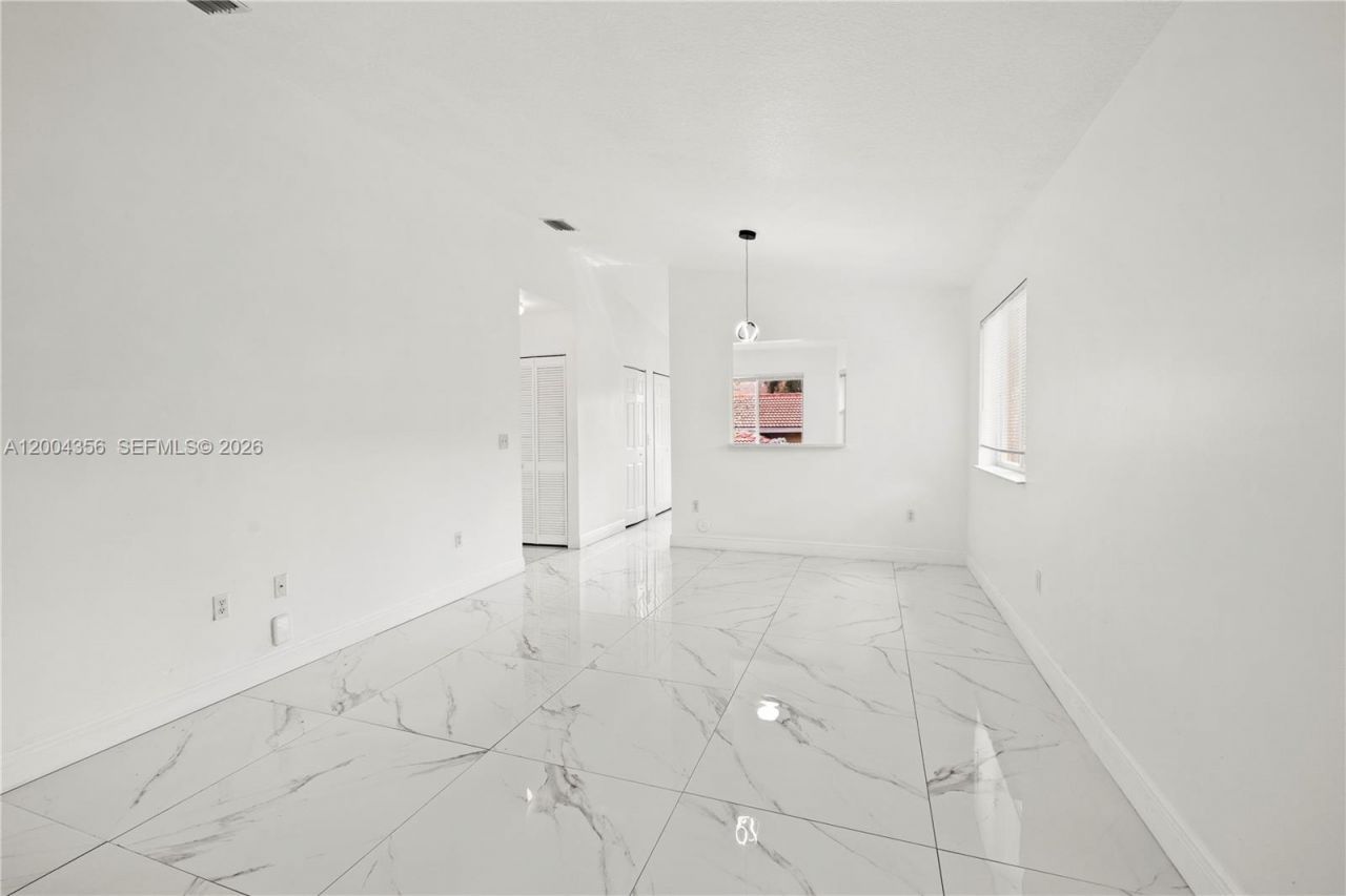 631 NW 79th Ter , Unit 204, Pembroke Pines, FL 33024 Photo