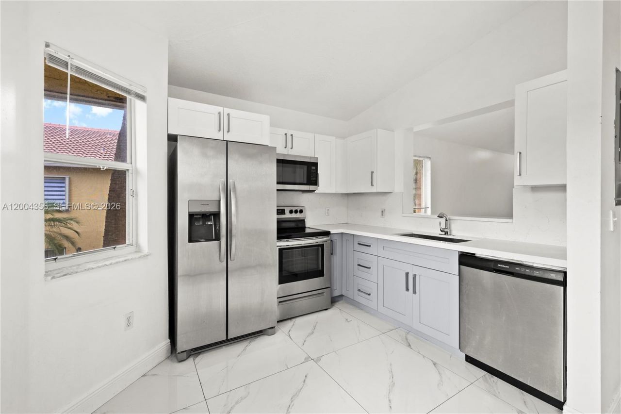 631 NW 79th Ter , Unit 204, Pembroke Pines, FL 33024 Photo