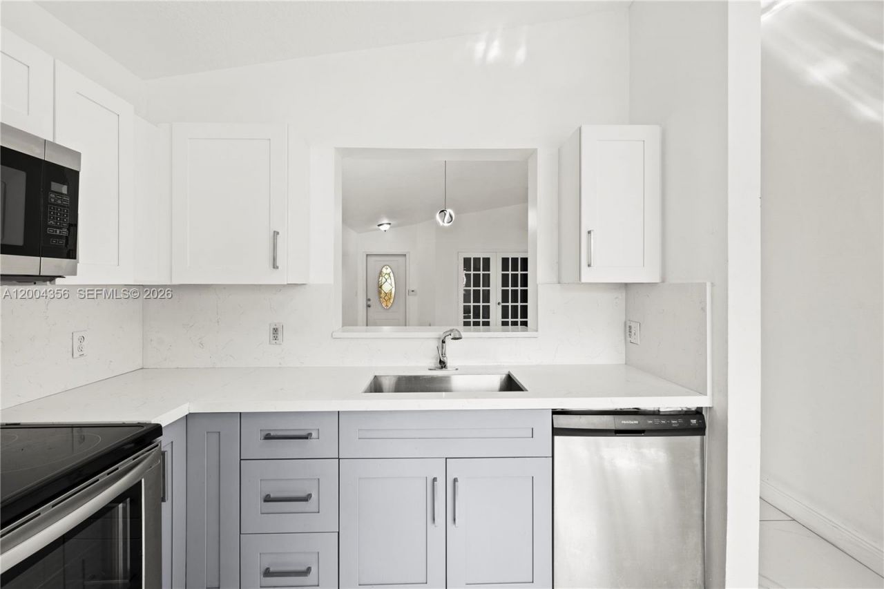 631 NW 79th Ter , Unit 204, Pembroke Pines, FL 33024 Photo