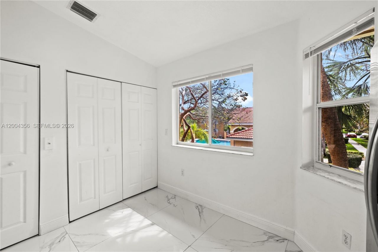 631 NW 79th Ter , Unit 204, Pembroke Pines, FL 33024 Photo