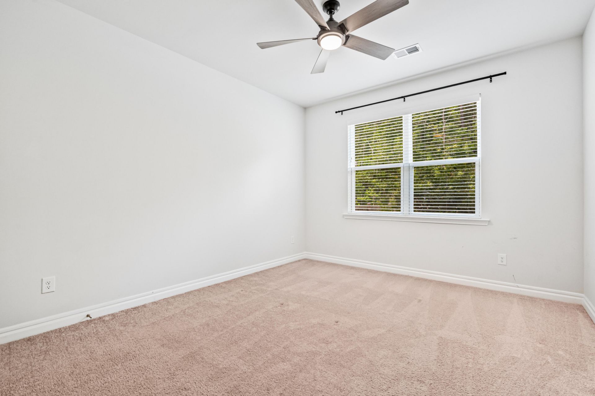 126 Brant Drive Photo 18