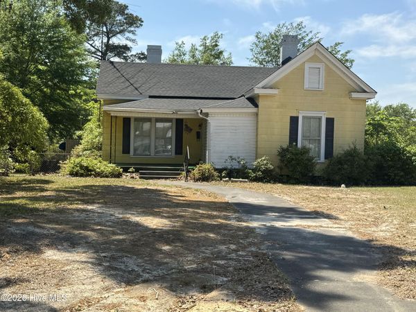 627 Washington Avenue , Hamlet, NC 28345