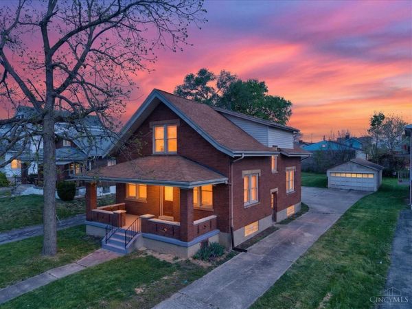 1586 W Galbraith Road, North College Hill, OH 45231