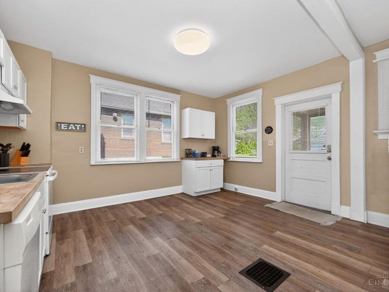 1586 W Galbraith Road, North College Hill, OH 45231 Photo 10