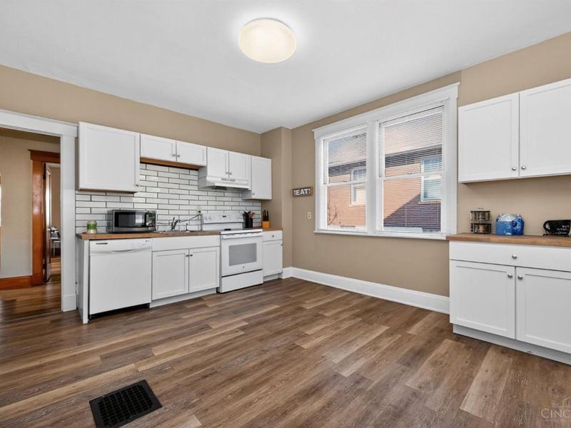 1586 W Galbraith Road, North College Hill, OH 45231 Photo 11