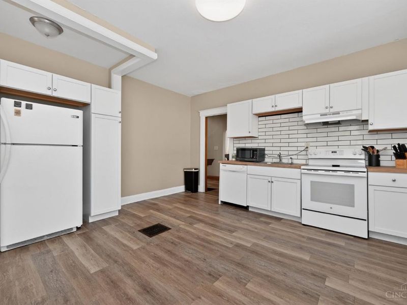 1586 W Galbraith Road, North College Hill, OH 45231 Photo 12