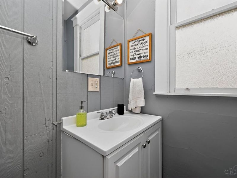 1586 W Galbraith Road, North College Hill, OH 45231 Photo 17