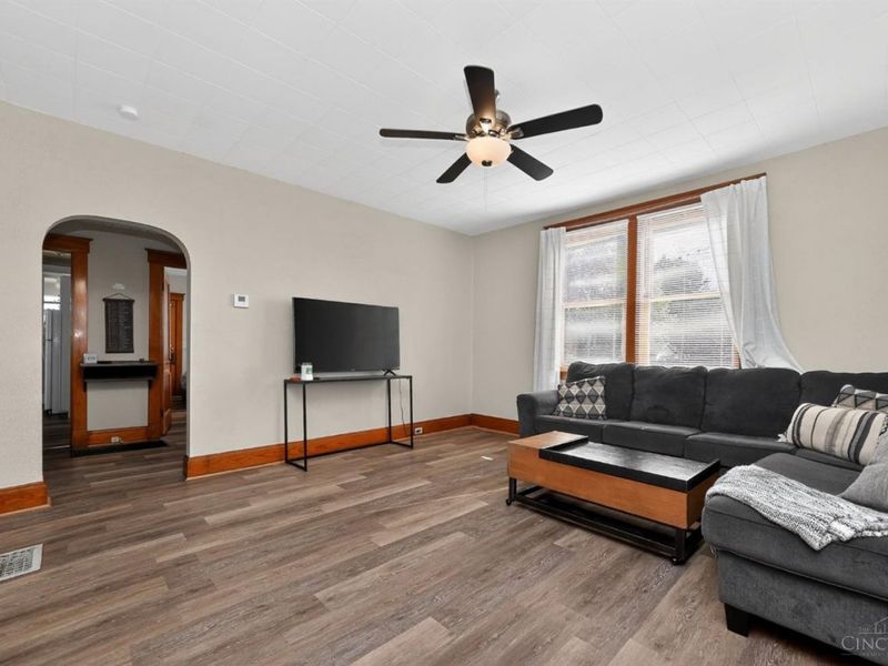 1586 W Galbraith Road, North College Hill, OH 45231 Photo 3