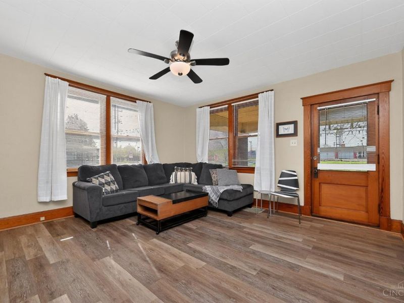 1586 W Galbraith Road, North College Hill, OH 45231 Photo 4