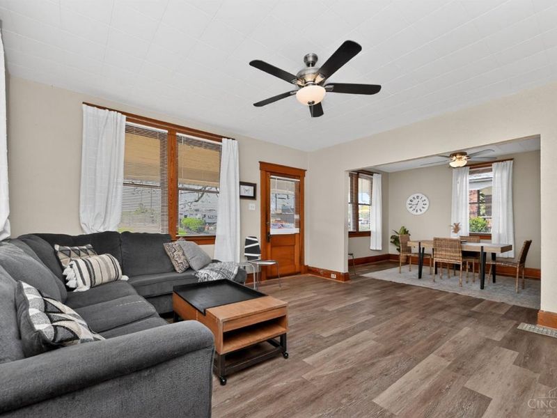 1586 W Galbraith Road, North College Hill, OH 45231 Photo 5