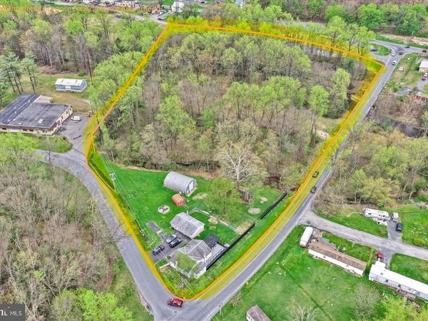 2 LOVERS LANE, PINE GROVE, PA 17963
