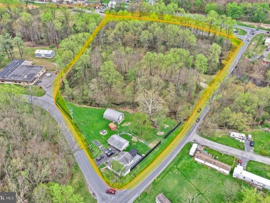2 Lovers Lane, Pine Grove, PA 17963 Main Photo