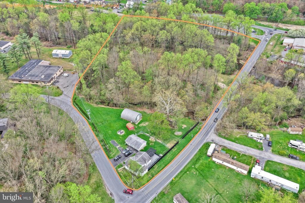 2 LOVERS LANE , PINE GROVE, PA 17963