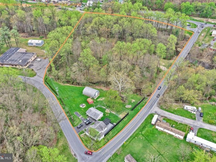 2 Lovers Lane, Pine Grove, PA 17963 Main Photo