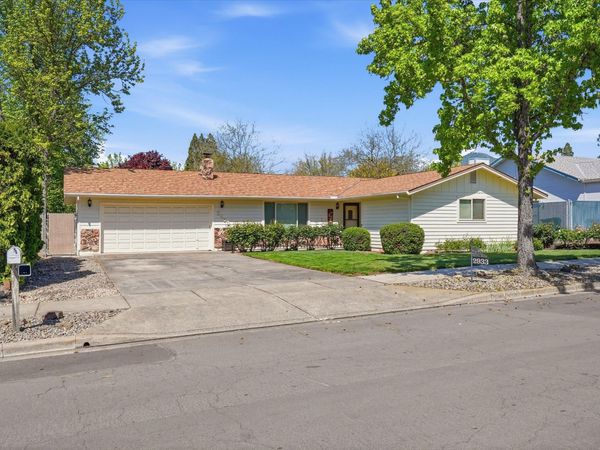 2933 Lazy Creek Drive, Medford, OR 97504