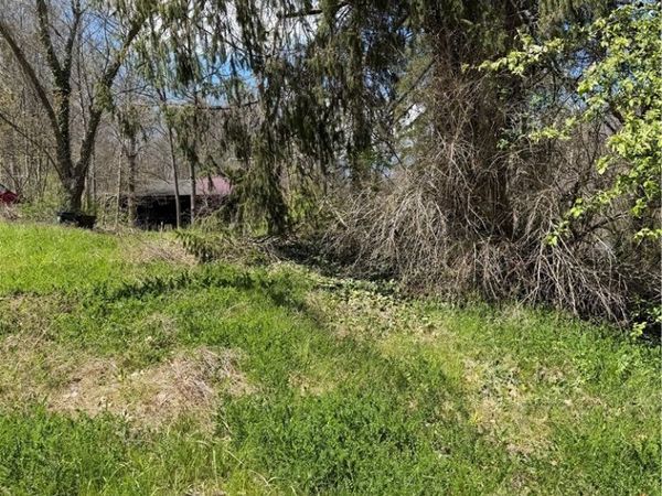 2615 Yellow Creek Road , Akron, OH 44333