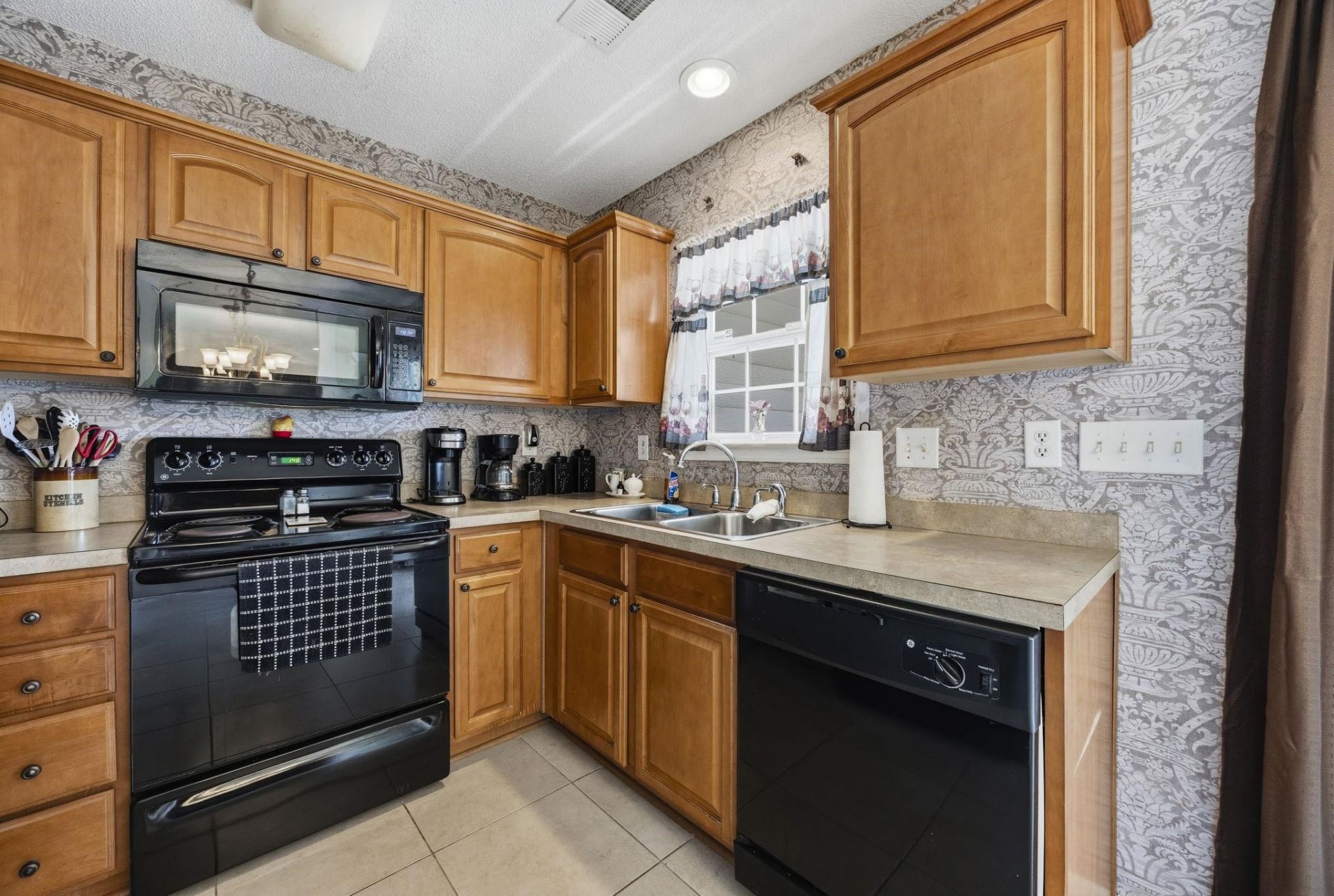 148 Sardis Dr.  Photo 12