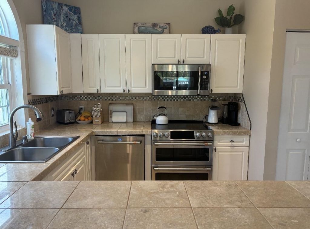 687 Riverwalk Dr.  Photo 6