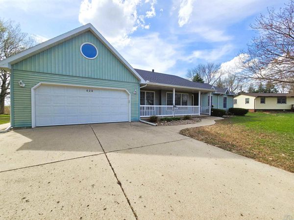 620 Steinhoff Ave, Hornick, IA 51026