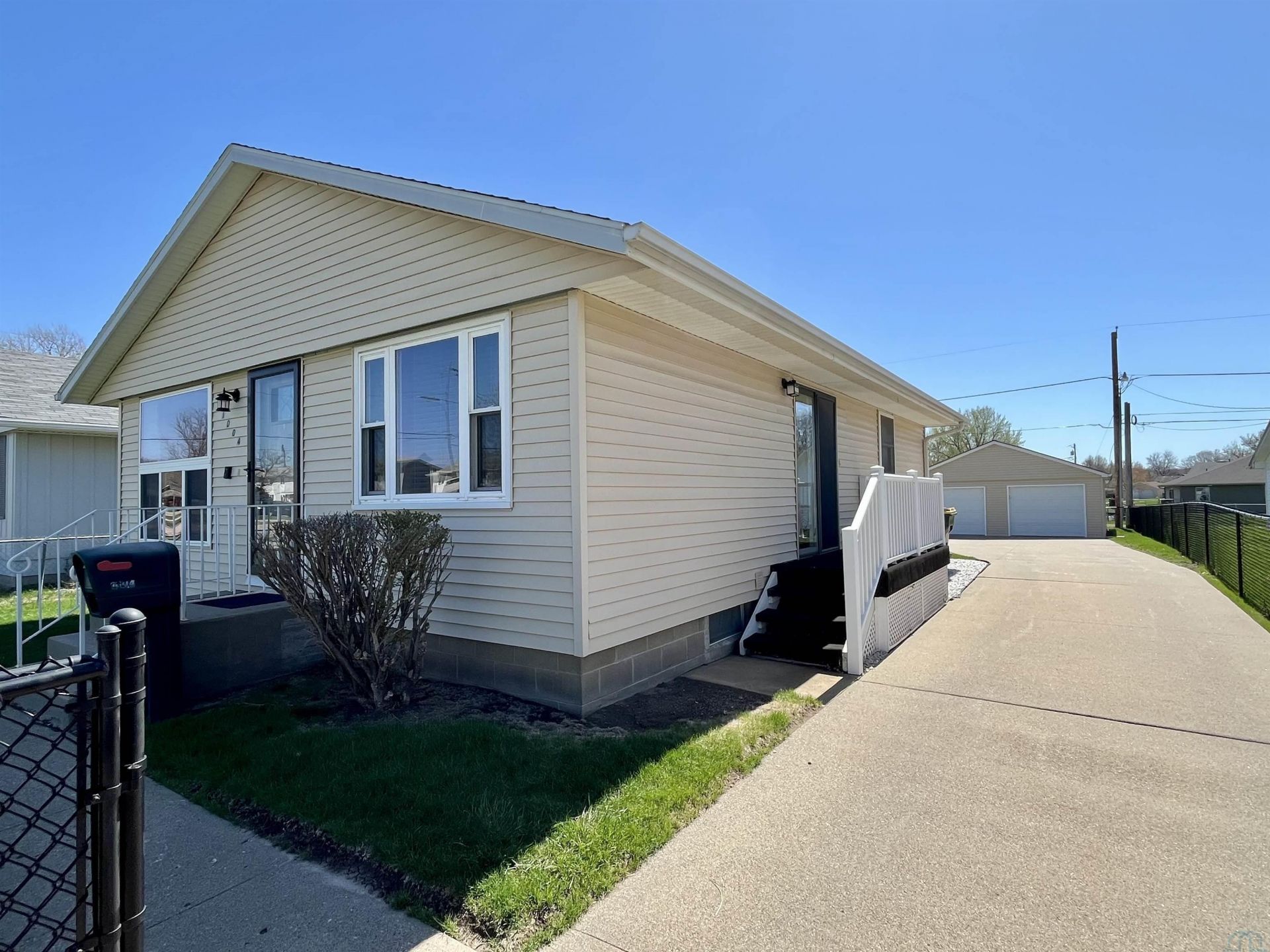 1004 River Dr., Sioux City, IA 51109 Main Photo