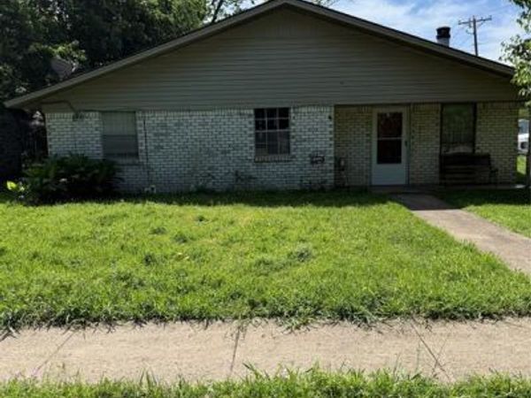 700 Live Oak Street , Wilmer, TX 75172