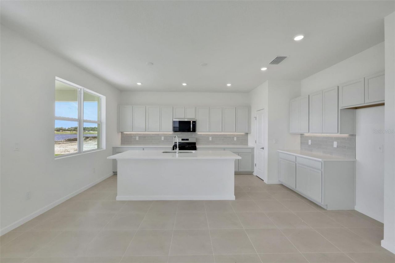 10693 NW Suncrest Loop , Port Saint Lucie, FL 34987 Photo