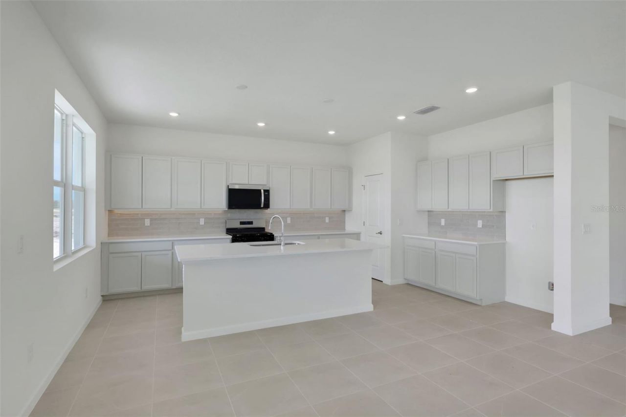 10693 NW Suncrest Loop , Port Saint Lucie, FL 34987 Photo