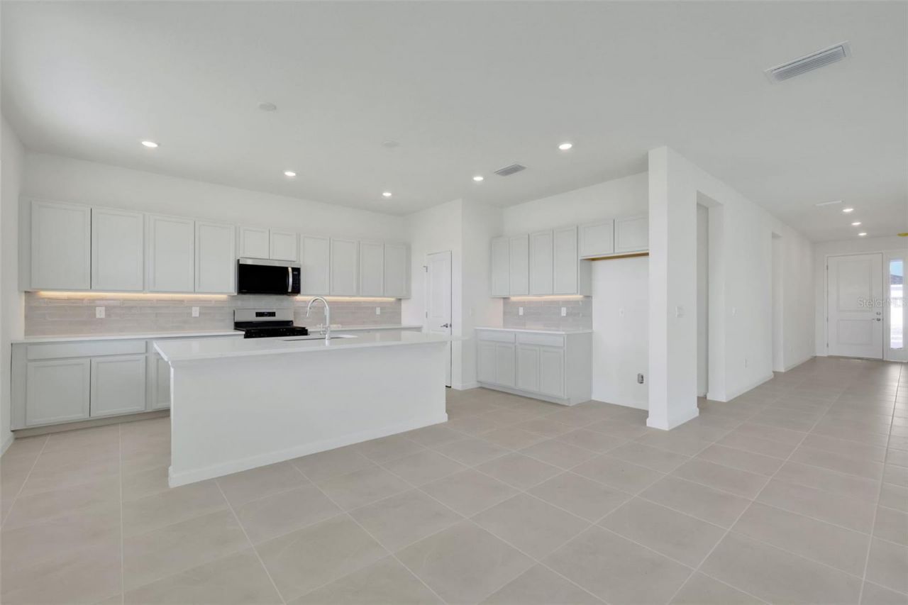 10693 NW Suncrest Loop , Port Saint Lucie, FL 34987 Photo