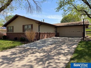 5637 Dogwood Drive , Lincoln, NE 68516