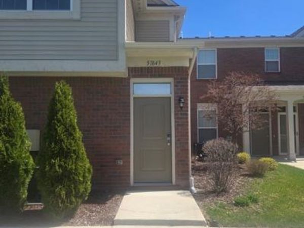 51843 E Pointe Lane, Chesterfield Twp, MI 48051