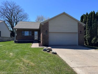 31495 Cambridge Street , Garden City, MI 48135
