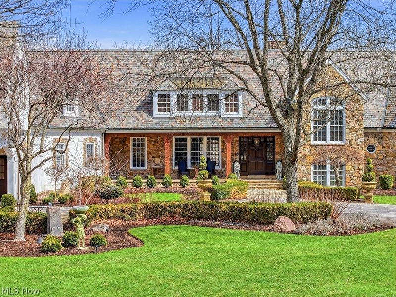 809 Village Trails, Gates Mills, OH 44040 Photo 2