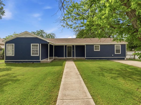 206 Oscar ST, Taylor, TX 76574