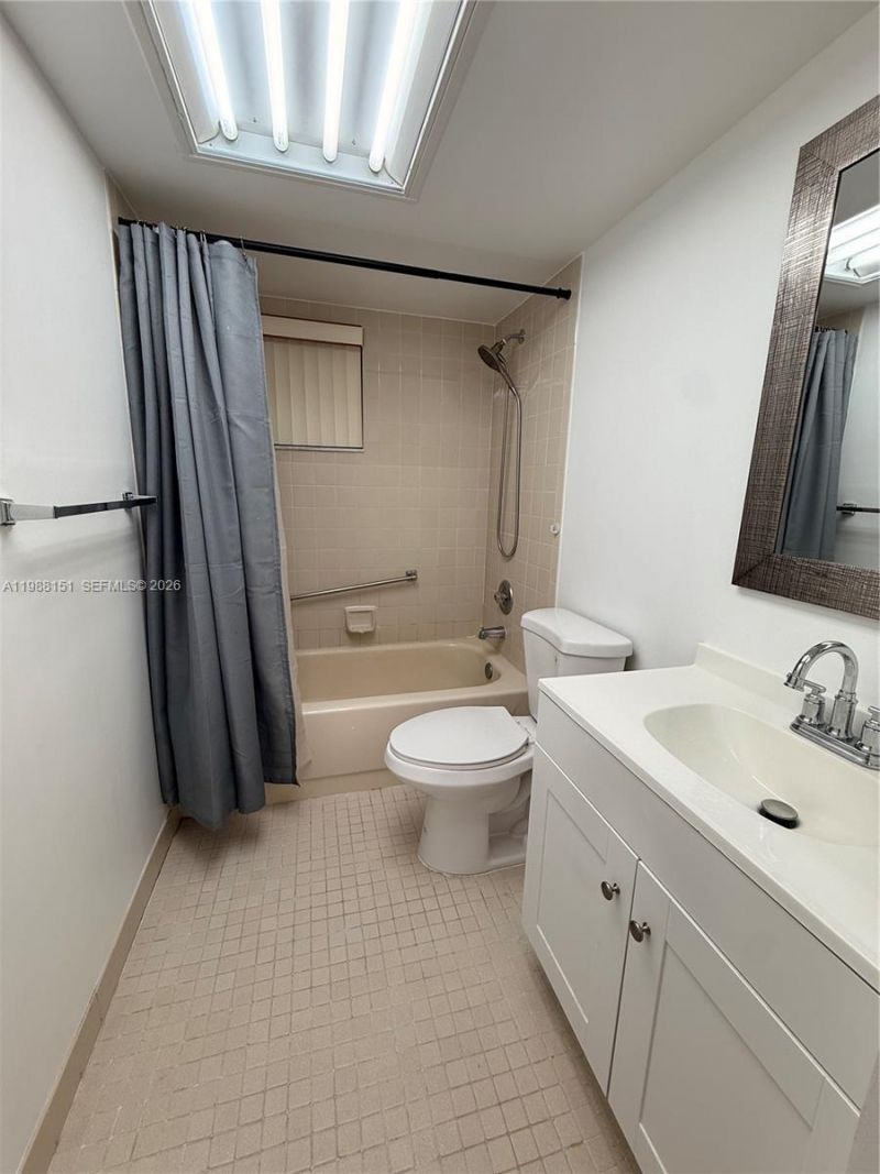 5130 Las Verdes Cir, Unit 123, Delray Beach, FL 33484 Photo