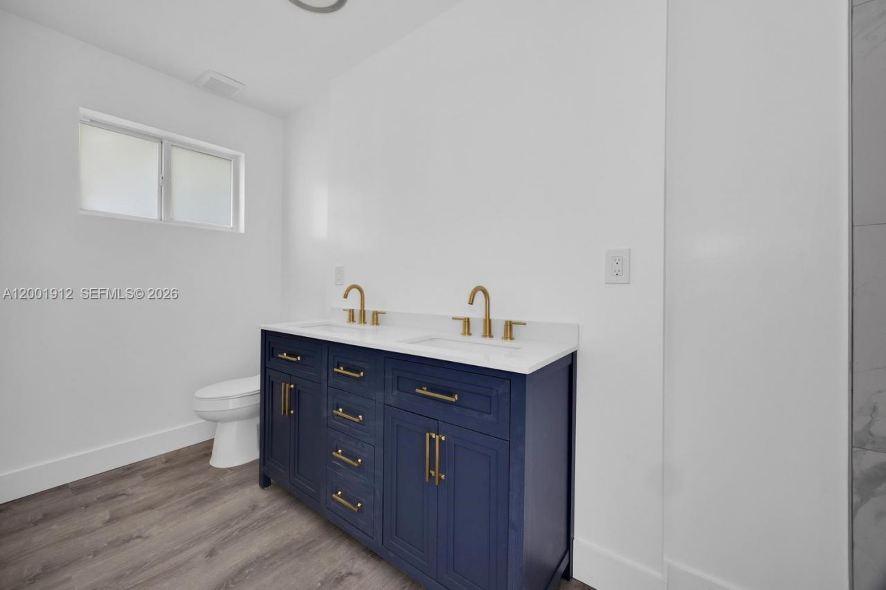 2956 NW 44 St , Miami, FL 33142 Photo