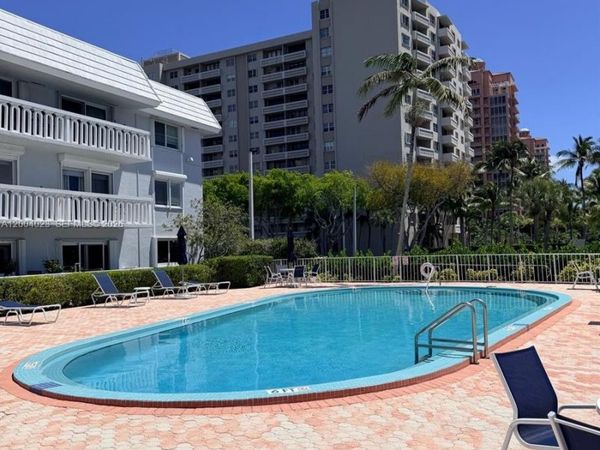 100 Edgewater Dr , Unit 312, Coral Gables, FL 33133