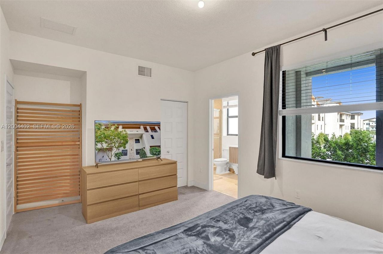 10437 NW 82nd St , Unit 5, Doral, FL 33178 Photo