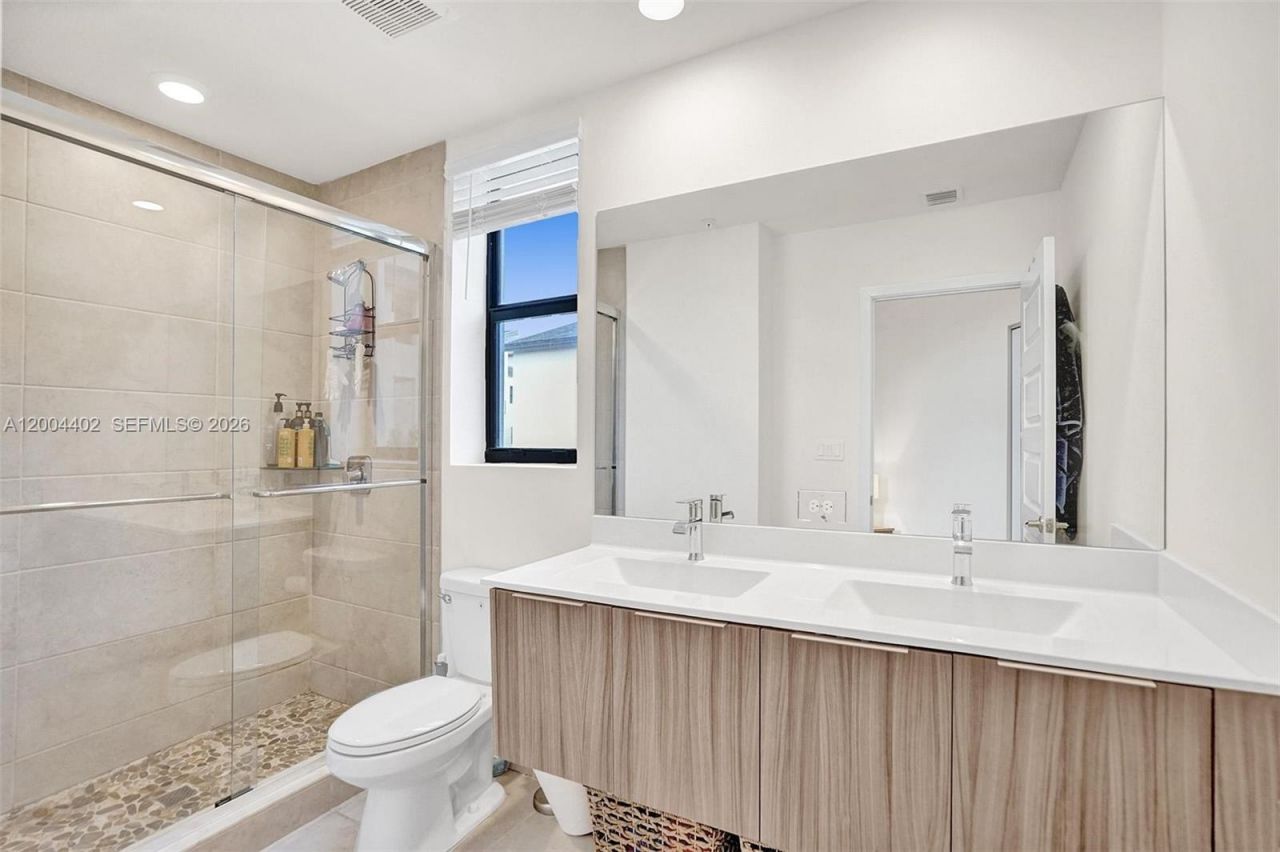 10437 NW 82nd St , Unit 5, Doral, FL 33178 Photo