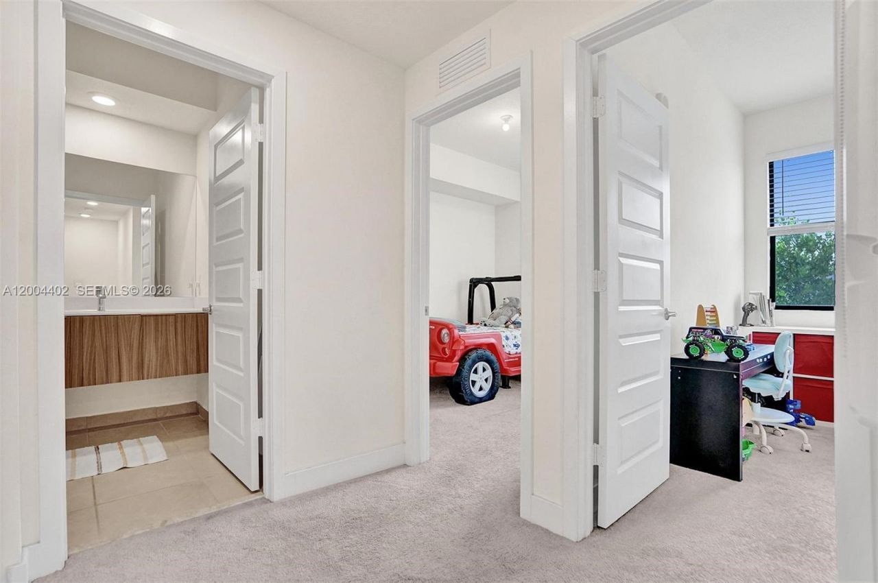 10437 NW 82nd St , Unit 5, Doral, FL 33178 Photo